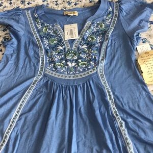 Oneworld embroidered Top👚